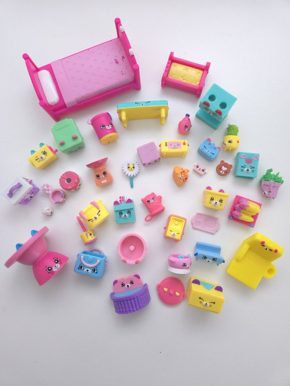 Shopkins Happy Places Mini Figure Mixed Lot of Petkins Furniture and Accessories